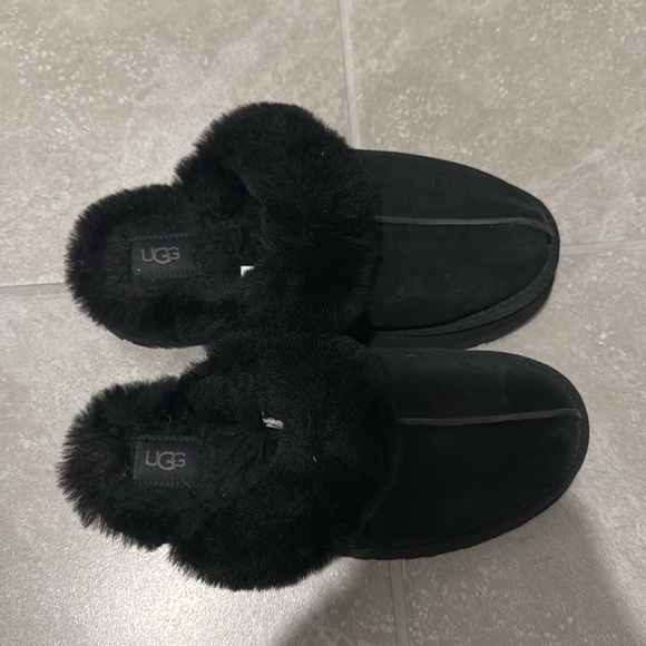 Black Ugg platformn slippers - Picture 2 of 2